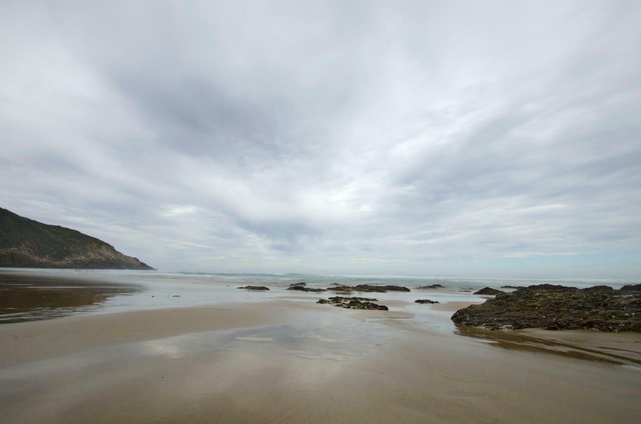Herolds Bay Accommodation - Hiers Ons Weer Downstairs 외부 사진